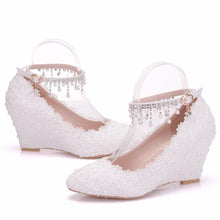 Load image into Gallery viewer, 2019 spring new pearl lace fashion slim high heel women's wedge with large size shallow mouth buckle pointed female wedding shoe