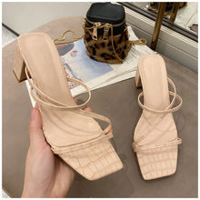 Load image into Gallery viewer, SUOJIALUN Women Summer Outdoor Sandal High Square Heel Flip Flop Ladies Brand Women Slipper Elegant Women Slides Shoes
